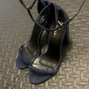 Lulus navy suede heels